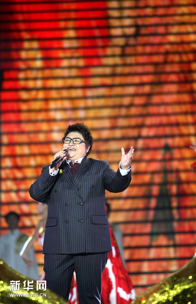 10月19日，歌手黎明在江阴举办的感恩心灵晚会上演唱。